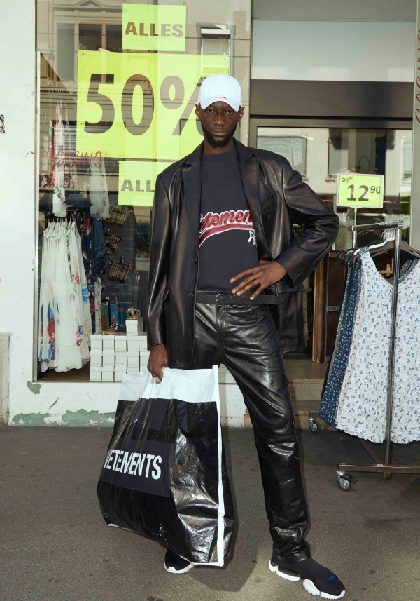 ヴェトモン(VETEMENTS) 2018年春夏ウィメンズ&メンズコレクション  - 写真3