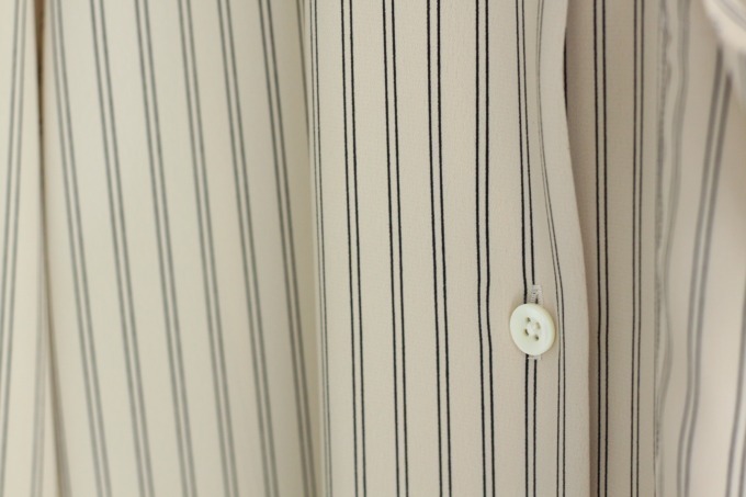 ソーイ ウィメン×ステュディオスのコラボロングシャツ - ドレープを描くゆるやかなシルエット｜写真4