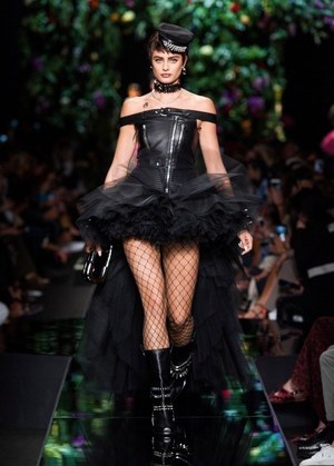 モスキーノ 2018年春夏コレクション  - 春が来た、花が咲いた｜写真5