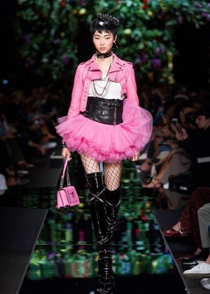 モスキーノ 2018年春夏コレクション  - 春が来た、花が咲いた｜写真6