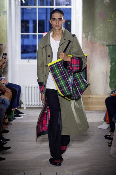 バーバリー(BURBERRY) 2018年秋ウィメンズ&メンズコレクション  - 写真5