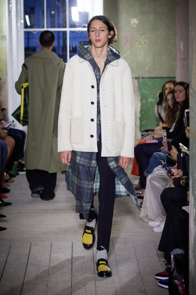 バーバリー(BURBERRY) 2018年秋ウィメンズ&メンズコレクション  - 写真26