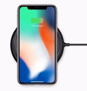 アップルが Iphone X アイフォーン テン ベゼルレスディスプレイの最上位モデル ファッションプレス