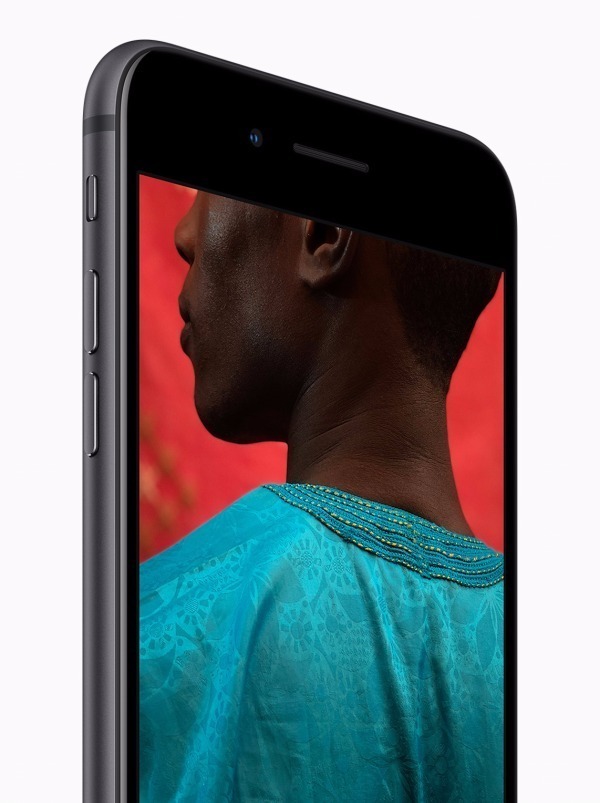 アップルが「iPhone 8 / 8 Plus」を発表 - ワイヤレス充電機能を新搭載｜写真12