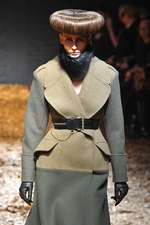 McQ 2012-13年秋冬コレクション - マックイーンのスピリットを継承したスペクタクルショー｜写真2