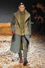 McQ 2012-13年秋冬コレクション - マックイーンのスピリットを継承したスペクタクルショー｜写真6