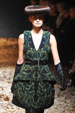 McQ 2012-13年秋冬コレクション - マックイーンのスピリットを継承したスペクタクルショー｜写真12