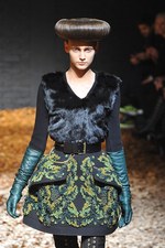 McQ 2012-13年秋冬コレクション - マックイーンのスピリットを継承したスペクタクルショー｜写真14