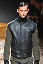 McQ 2012-13年秋冬コレクション - マックイーンのスピリットを継承したスペクタクルショー｜写真16