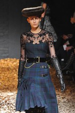 McQ 2012-13年秋冬コレクション - マックイーンのスピリットを継承したスペクタクルショー｜写真31