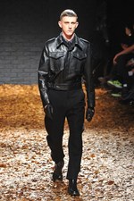 McQ 2012-13年秋冬コレクション - マックイーンのスピリットを継承したスペクタクルショー｜写真39