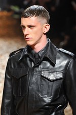 McQ 2012-13年秋冬コレクション - マックイーンのスピリットを継承したスペクタクルショー｜写真40
