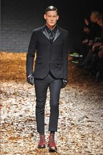 McQ 2012-13年秋冬コレクション - マックイーンのスピリットを継承したスペクタクルショー｜写真48