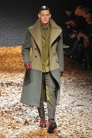 McQ 2012-13年秋冬コレクション - マックイーンのスピリットを継承したスペクタクルショー｜写真6