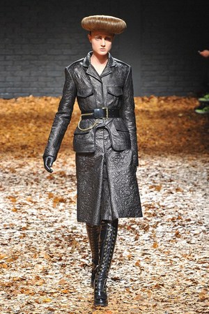 McQ 2012-13年秋冬コレクション - マックイーンのスピリットを継承したスペクタクルショー｜写真21