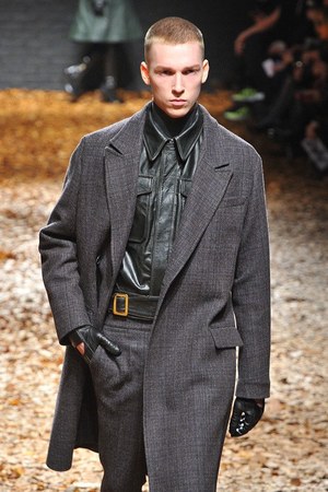 McQ 2012-13年秋冬コレクション - マックイーンのスピリットを継承したスペクタクルショー｜写真23