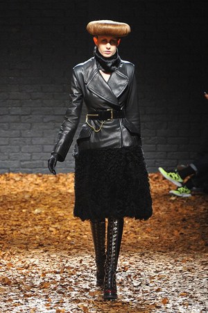 McQ 2012-13年秋冬コレクション - マックイーンのスピリットを継承したスペクタクルショー｜写真35