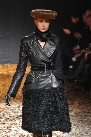 McQ 2012-13年秋冬コレクション - マックイーンのスピリットを継承したスペクタクルショー｜写真36