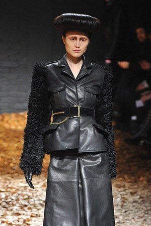 McQ 2012-13年秋冬コレクション - マックイーンのスピリットを継承したスペクタクルショー｜写真38
