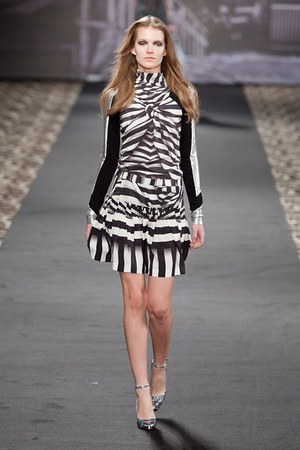 ジャスト カヴァリ(Just Cavalli) 2012-13年秋冬 ウィメンズ&メンズコレクション  - 写真1