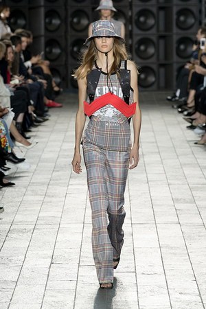 ヴェルサス ヴェルサーチェ(Versus Versace) 2018年春夏ウィメンズ&メンズコレクション  - 写真2