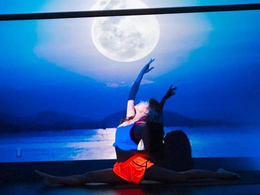 新感覚フィットネス「星月夜のヨガ」渋谷で期間限定開催、中秋の名月＆星空のプロジェクションマッピング｜写真2