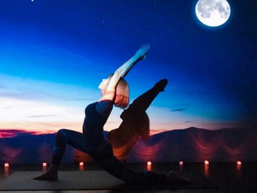 新感覚フィットネス「星月夜のヨガ」渋谷で期間限定開催、中秋の名月＆星空のプロジェクションマッピング｜写真3