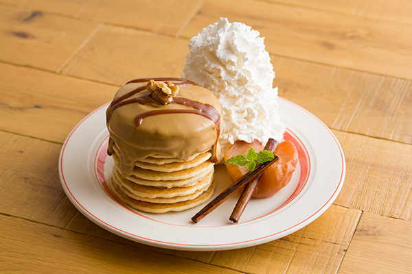 エッグスンシングスの銀座店限定「カフェラテパンケーキタワー