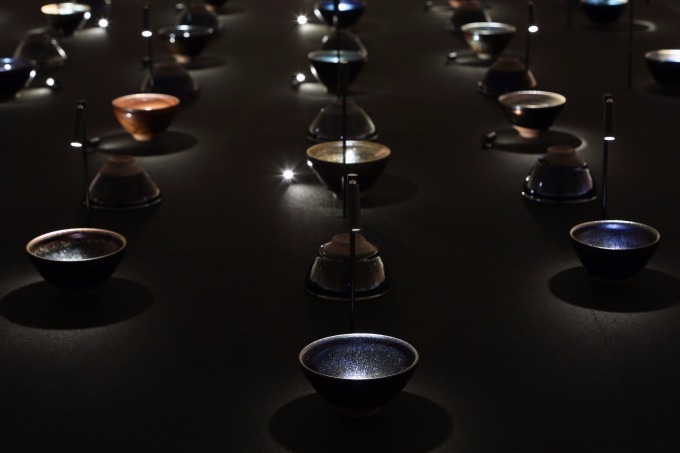 「フランス人間国宝展」を東京国立博物館で - 玉虫色に輝くモダンな陶器やアーティスティックな傘｜写真39