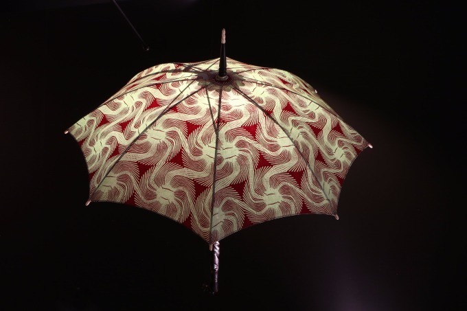 「フランス人間国宝展」を東京国立博物館で - 玉虫色に輝くモダンな陶器やアーティスティックな傘｜写真40