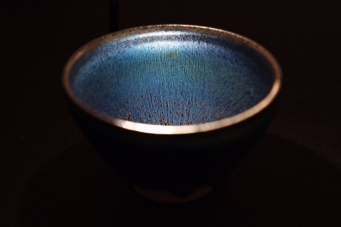 「フランス人間国宝展」を東京国立博物館で - 玉虫色に輝くモダンな陶器やアーティスティックな傘｜写真36