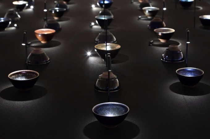 「フランス人間国宝展」を東京国立博物館で - 玉虫色に輝くモダンな陶器やアーティスティックな傘｜写真38