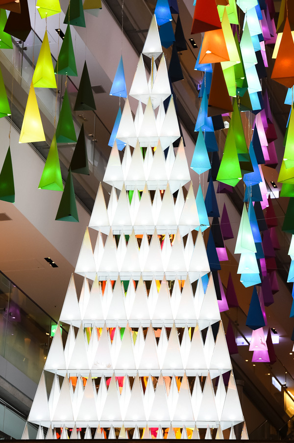 表参道ヒルズのクリスマスイルミネーション、エマニュエル・ムホーが手掛ける“色の森”｜写真6