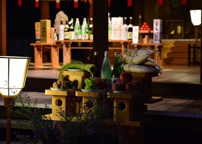 赤坂・乃木神社で国内有数の日本酒や御神酒を楽しめるイベント「奉納日本酒の会」開催 | 写真
