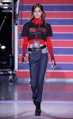 トミー ヒルフィガー 2017年秋コレクション、ジジとのコラボ第3弾 - 英国が舞台のロックサーカス｜写真10