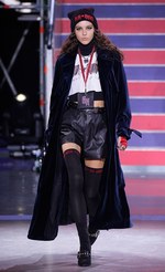 トミー ヒルフィガー 2017年秋コレクション、ジジとのコラボ第3弾 - 英国が舞台のロックサーカス｜写真11
