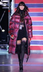 トミー ヒルフィガー 2017年秋コレクション、ジジとのコラボ第3弾 - 英国が舞台のロックサーカス｜写真40