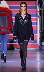 トミー ヒルフィガー 2017年秋コレクション、ジジとのコラボ第3弾 - 英国が舞台のロックサーカス｜写真57