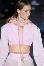 ヌメロ ヴェントゥーノ 2018年春夏コレクション - 矢の矛先は女性性の追及へ｜写真3