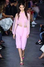 ヌメロ ヴェントゥーノ 2018年春夏コレクション - 矢の矛先は女性性の追及へ｜写真17