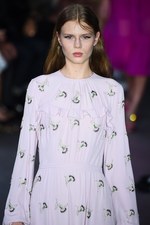 ヌメロ ヴェントゥーノ 2018年春夏コレクション - 矢の矛先は女性性の追及へ｜写真19