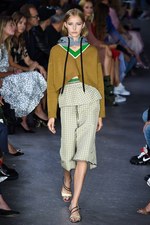 ヌメロ ヴェントゥーノ 2018年春夏コレクション - 矢の矛先は女性性の追及へ｜写真29