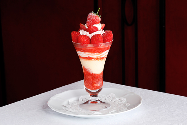 「プリンセス ストロベリーパフェ」