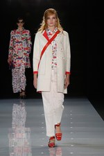 エンポリオ アルマーニ 2018年春夏コレクション - 幻想的な海の世界を自由に泳ぎ回る｜写真1