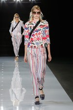 エンポリオ アルマーニ 2018年春夏コレクション - 幻想的な海の世界を自由に泳ぎ回る｜写真3