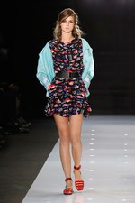 エンポリオ アルマーニ 2018年春夏コレクション - 幻想的な海の世界を自由に泳ぎ回る｜写真6