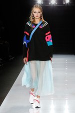 エンポリオ アルマーニ 2018年春夏コレクション - 幻想的な海の世界を自由に泳ぎ回る｜写真12