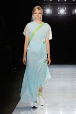 エンポリオ アルマーニ 2018年春夏コレクション - 幻想的な海の世界を自由に泳ぎ回る｜写真21