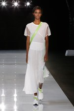 エンポリオ アルマーニ 2018年春夏コレクション - 幻想的な海の世界を自由に泳ぎ回る｜写真22