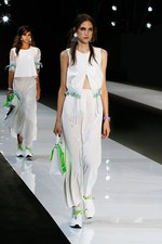 エンポリオ アルマーニ 2018年春夏コレクション - 幻想的な海の世界を自由に泳ぎ回る｜写真23